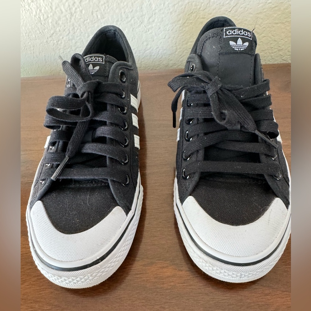 Adidas Male NIZZA Black White 3  stripe Sneakers shoes US size 7 GREAT CONDITION